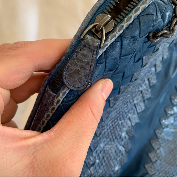 BOTTEGA VENETA Blue Leather Python Trimmed Intrecciato Crossbody Bag - Picture 12 of 14